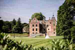 Huwelijkspaar glazen brug Kasteel Ruurlo