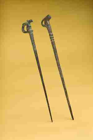 Kledingspelden NW Persië Luristan 10de 7de eeuw voor Chr brons particuliere collectie