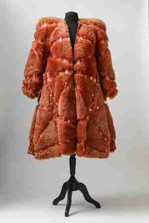 Fong Leng Rode Bontmantel 1974 Collectie Museum MORE Gorssel Ruurlo foto Peter Cox